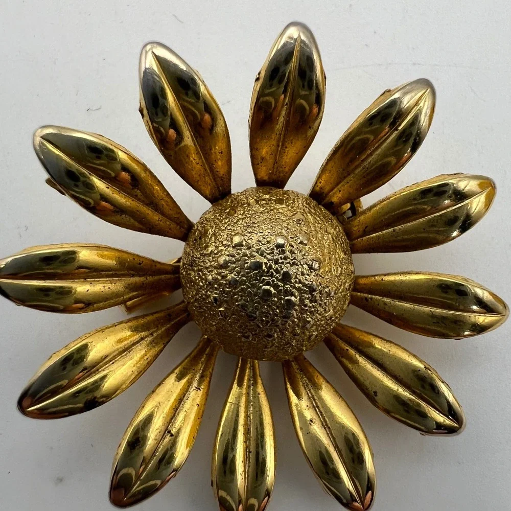 Vintage Floral Gold Tone Brooch retro mod pin up rockabilly coquette